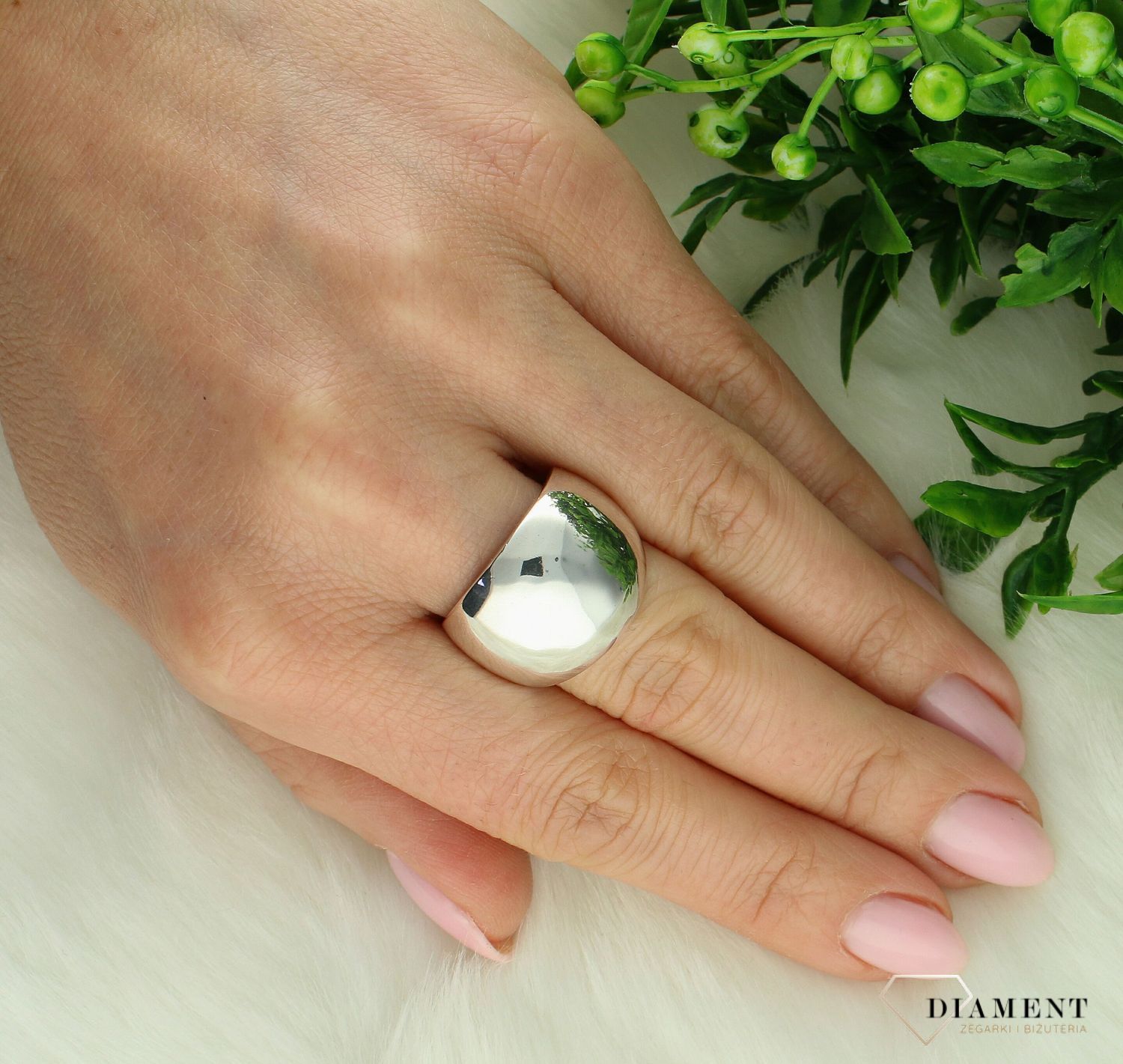 Srebrny pierścionek damski 925 gładka powierzchnia P 1712. Srebrny damski pierścionek. Pierścionek srebrny damski. Pierścionek srebrny gładki. Pierścionek damski idealny na prezent.2.jpg